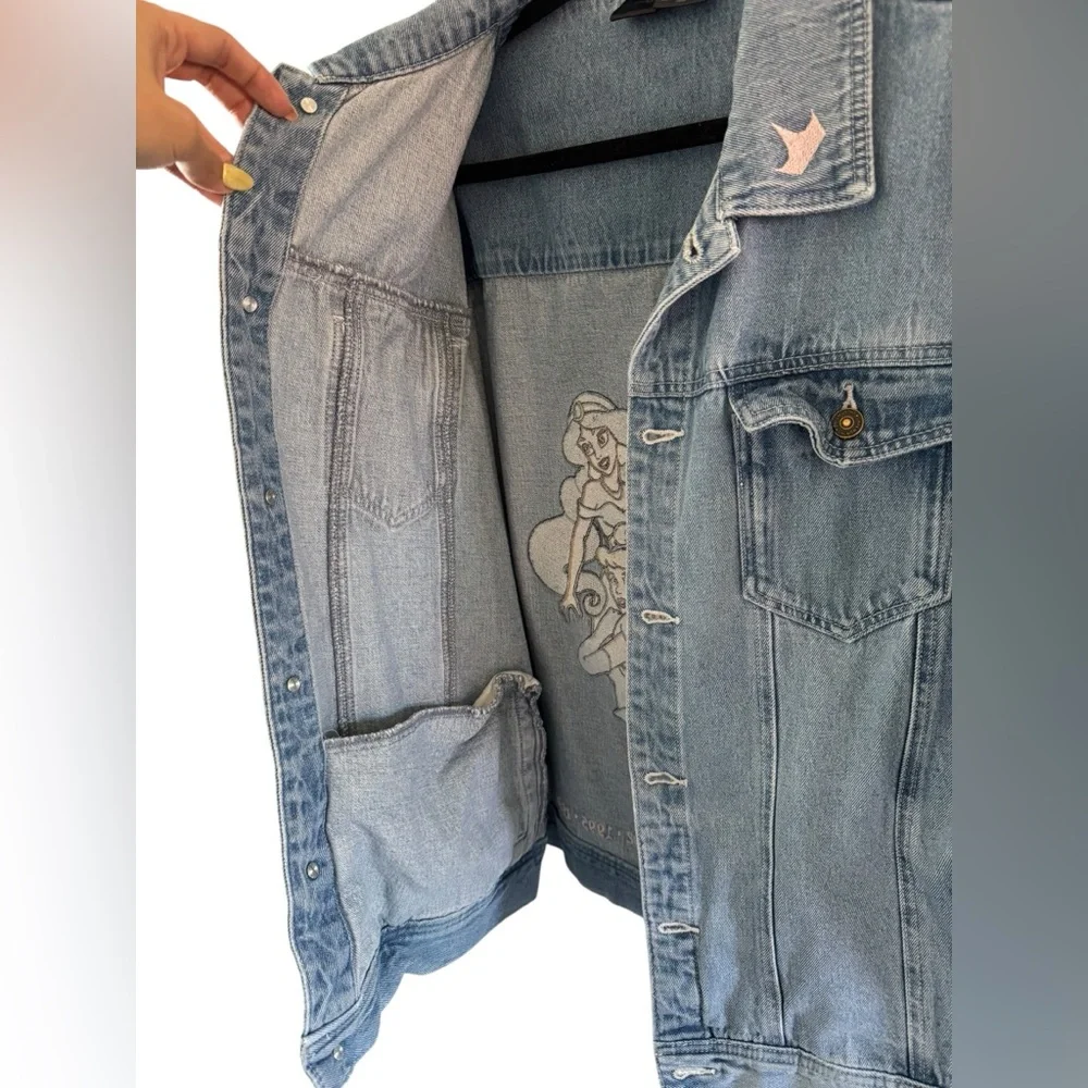 Vintage 90’s  Disney Royalty Denim Jacket with Princess Design size XL - Picture 9 of 15